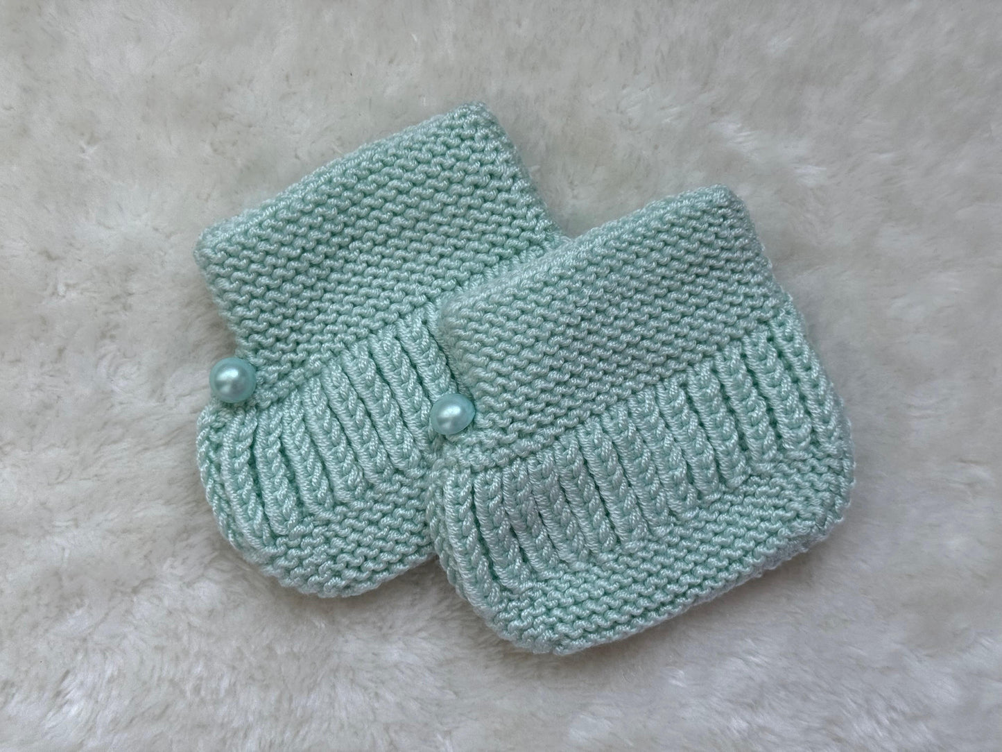 Handstickade Babytofflor