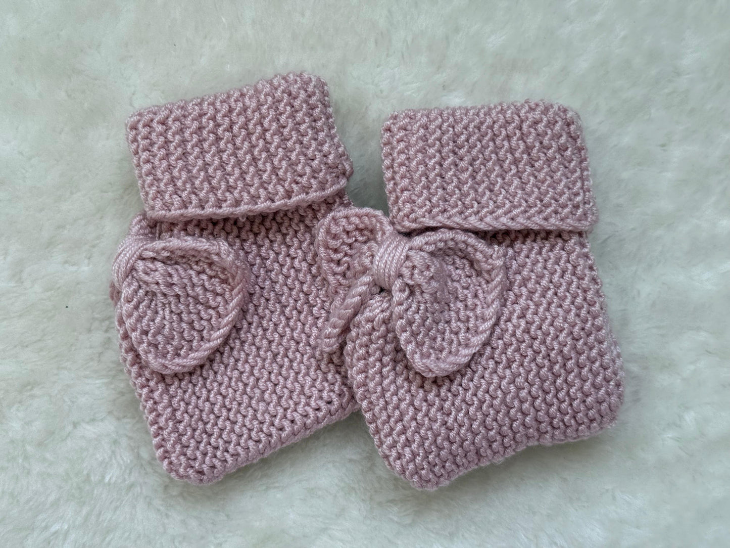Handstickade Babytofflor